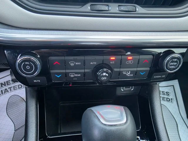Used 2024 White Jeep Limited image 19