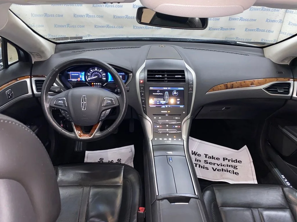 Used 2014 Silver Lincoln Base image 21