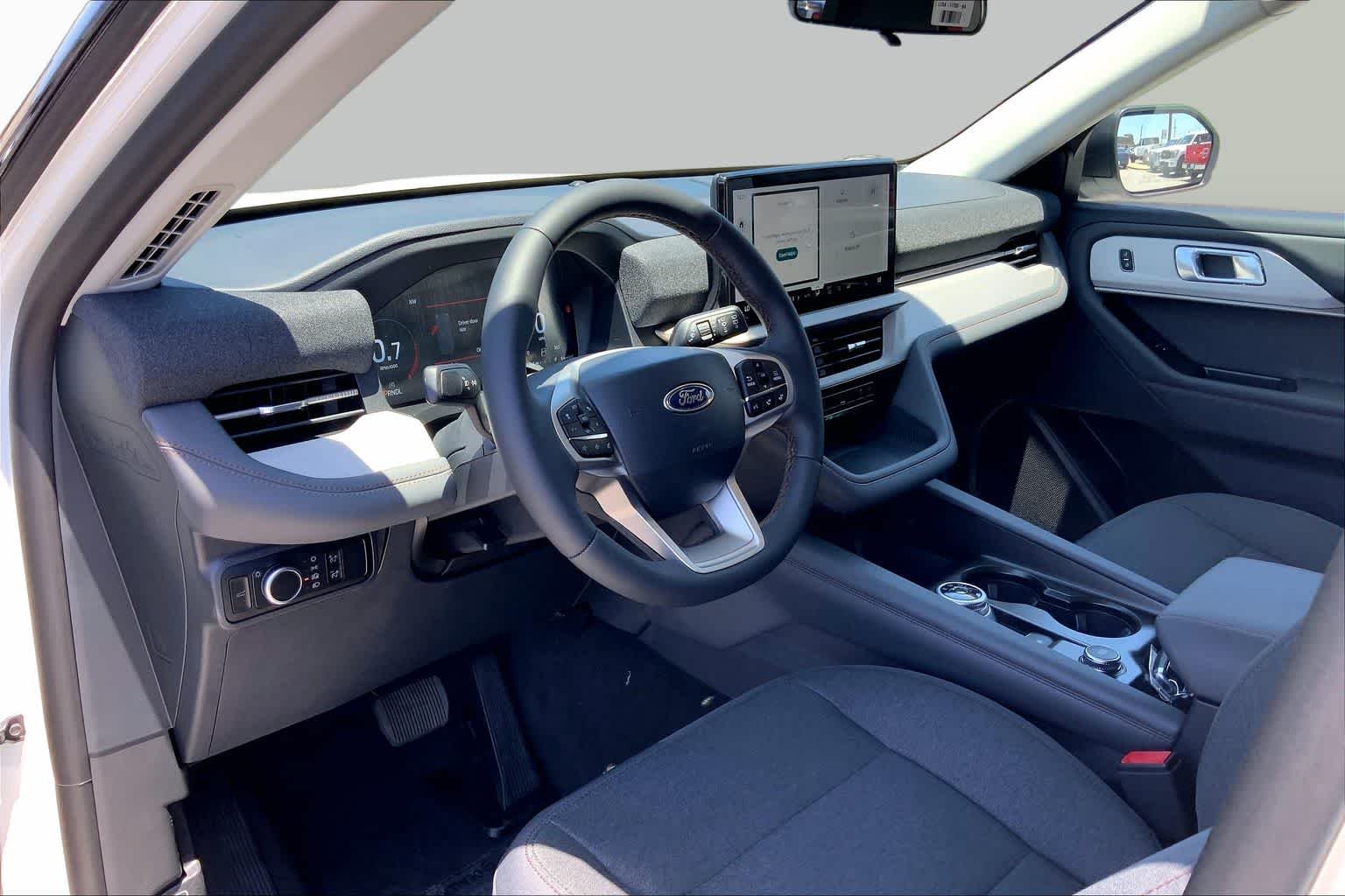 New 2026 Star White Metallic Tri-Coat Ford Active image 8