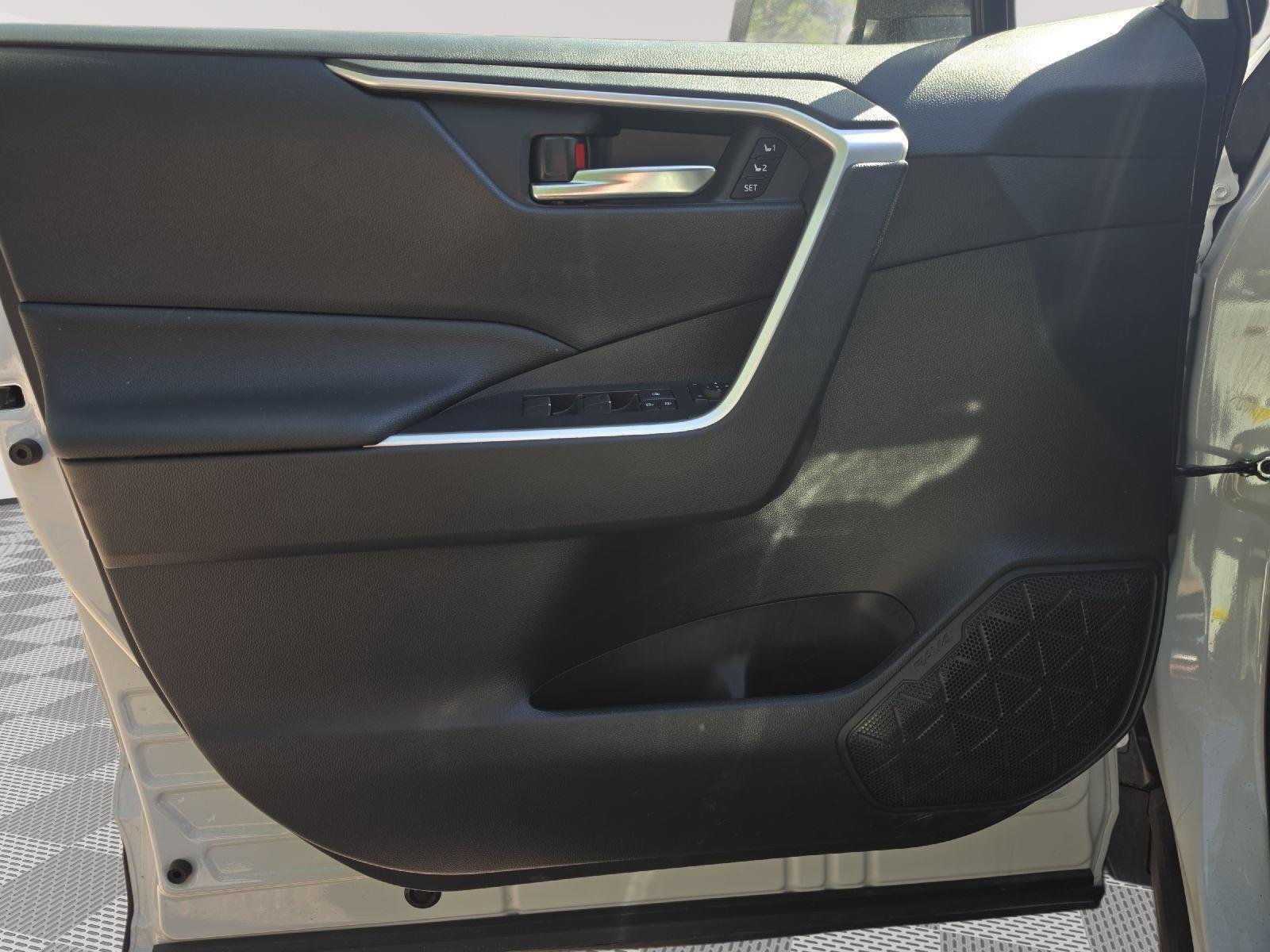 Used 2024 Wind Chill Pearl Toyota XLE Premium image 3