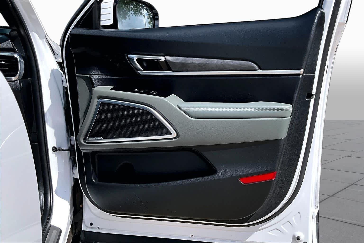 Used 2023 Glacial White Pearl Kia SX Prestige X-Pro image 23