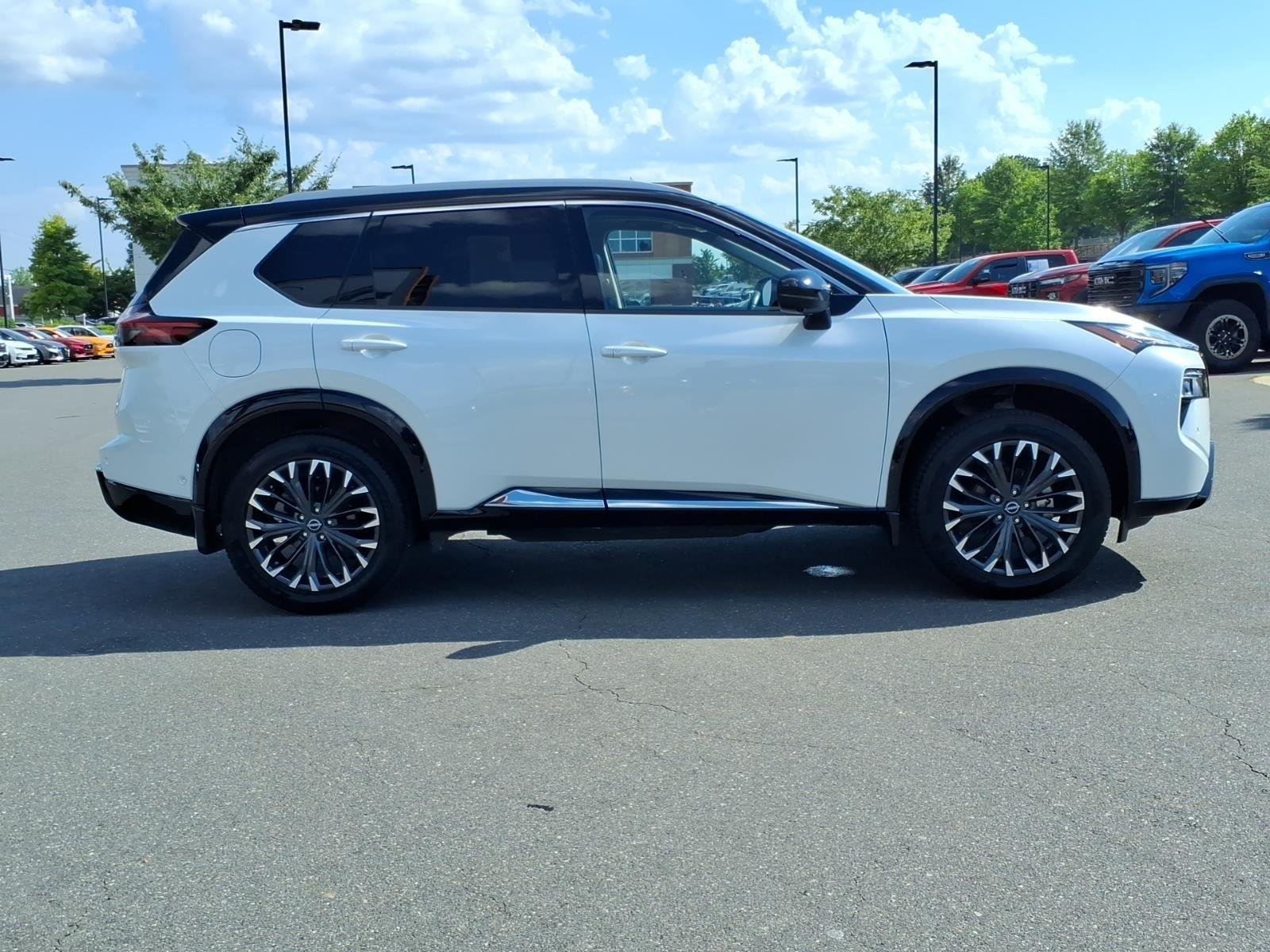 Used 2024 Everest White Pearl/Super Black Nissan Platinum image 11