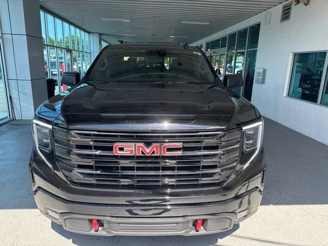 Used 2025 Onyx Black GMC Elevation image 2