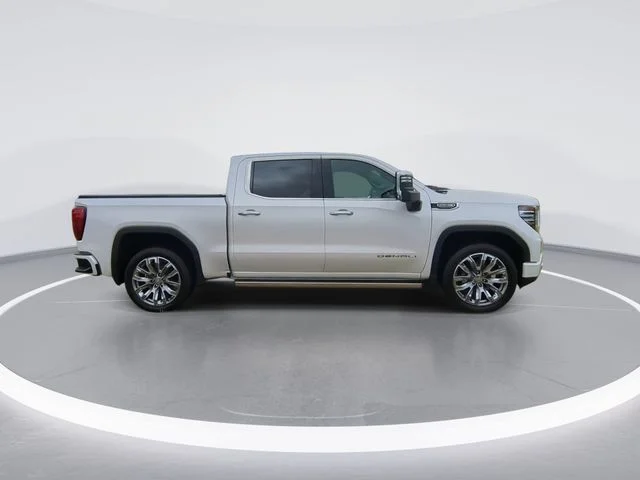 Used 2024 White GMC Denali image 9