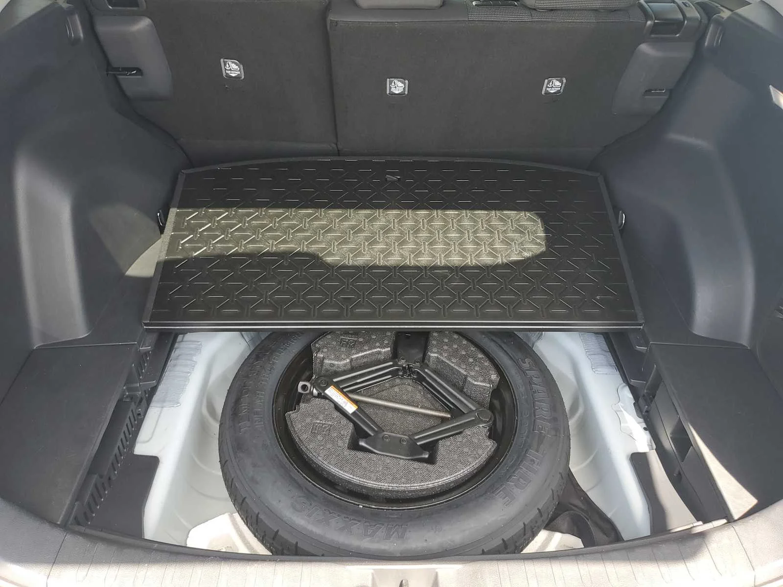 Used 2025 White Toyota Hybrid LE image 6
