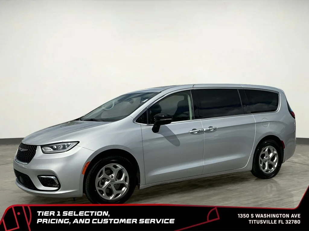 Used 2024 Silver Chrysler Limited image 2