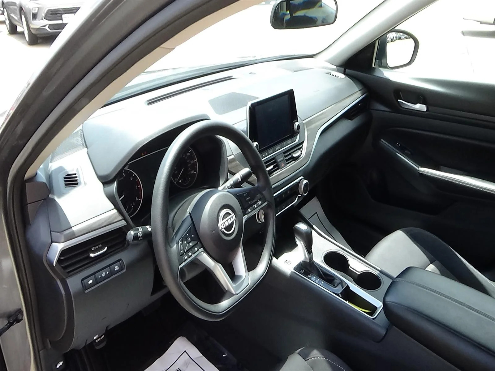 Used 2025 Gun Metallic (kad) Nissan 2.5 SV image 17