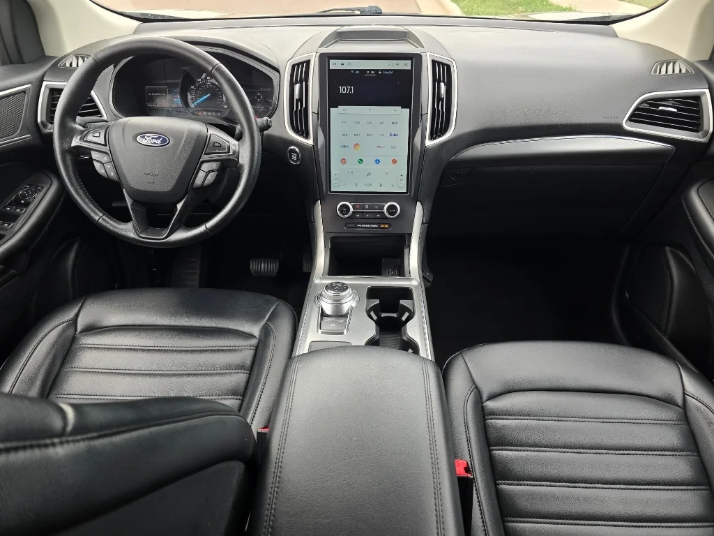 Used 2022 Agate Black Metallic Ford SEL image 25