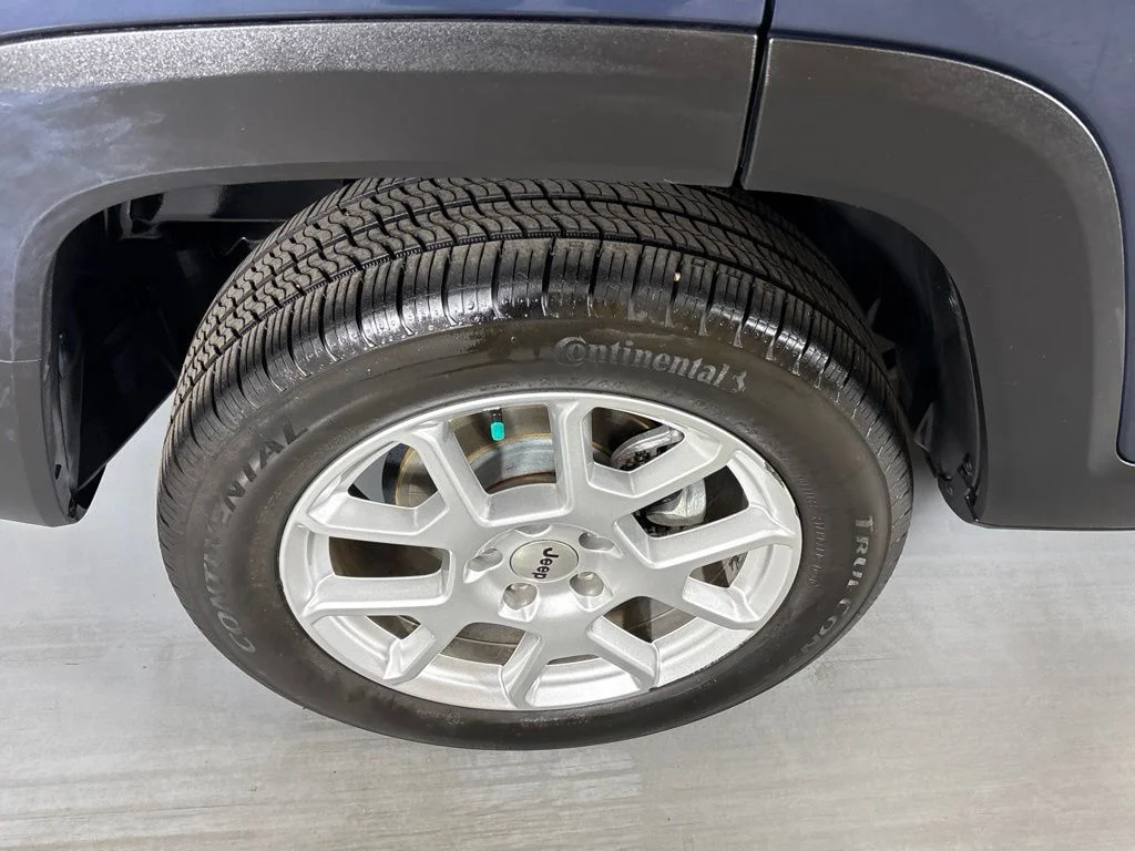 Used 2023 Blue Jeep Latitude image 10