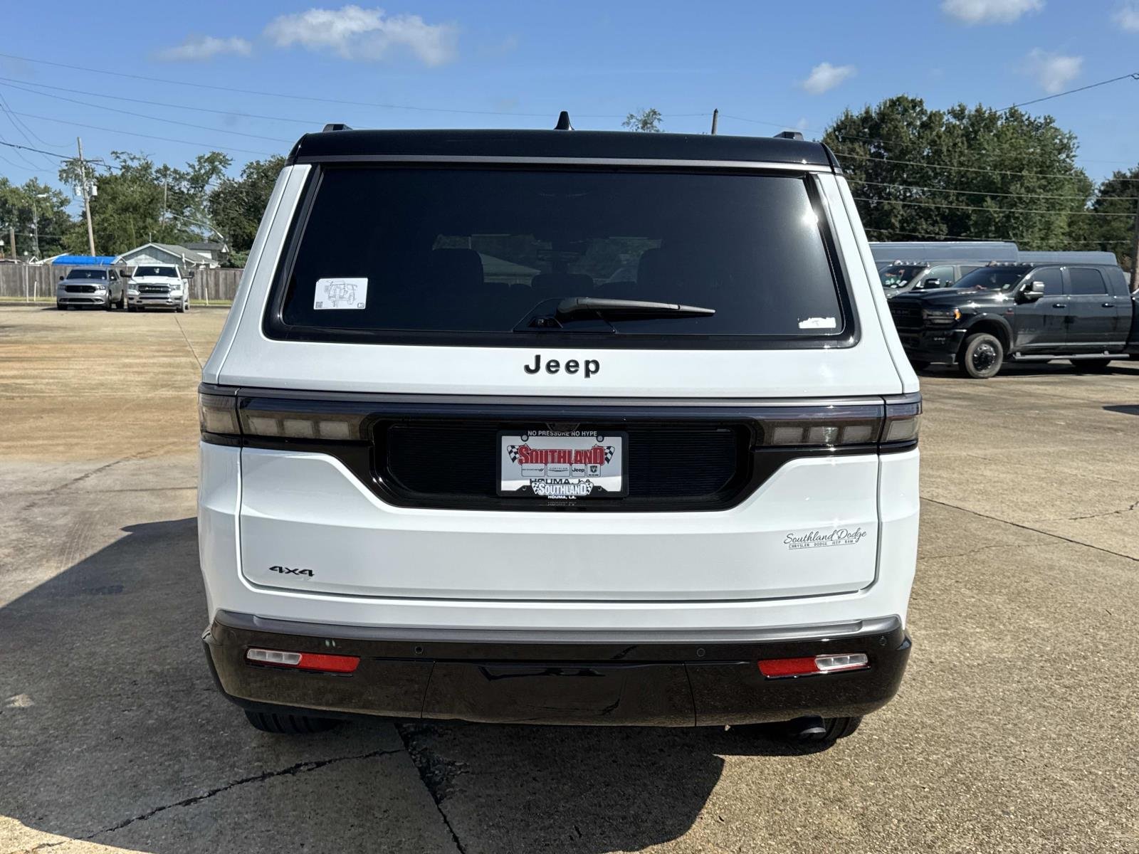 New 2026 Bright White Clear-Coat Exterior Paint Jeep Summit Obsidian image 5