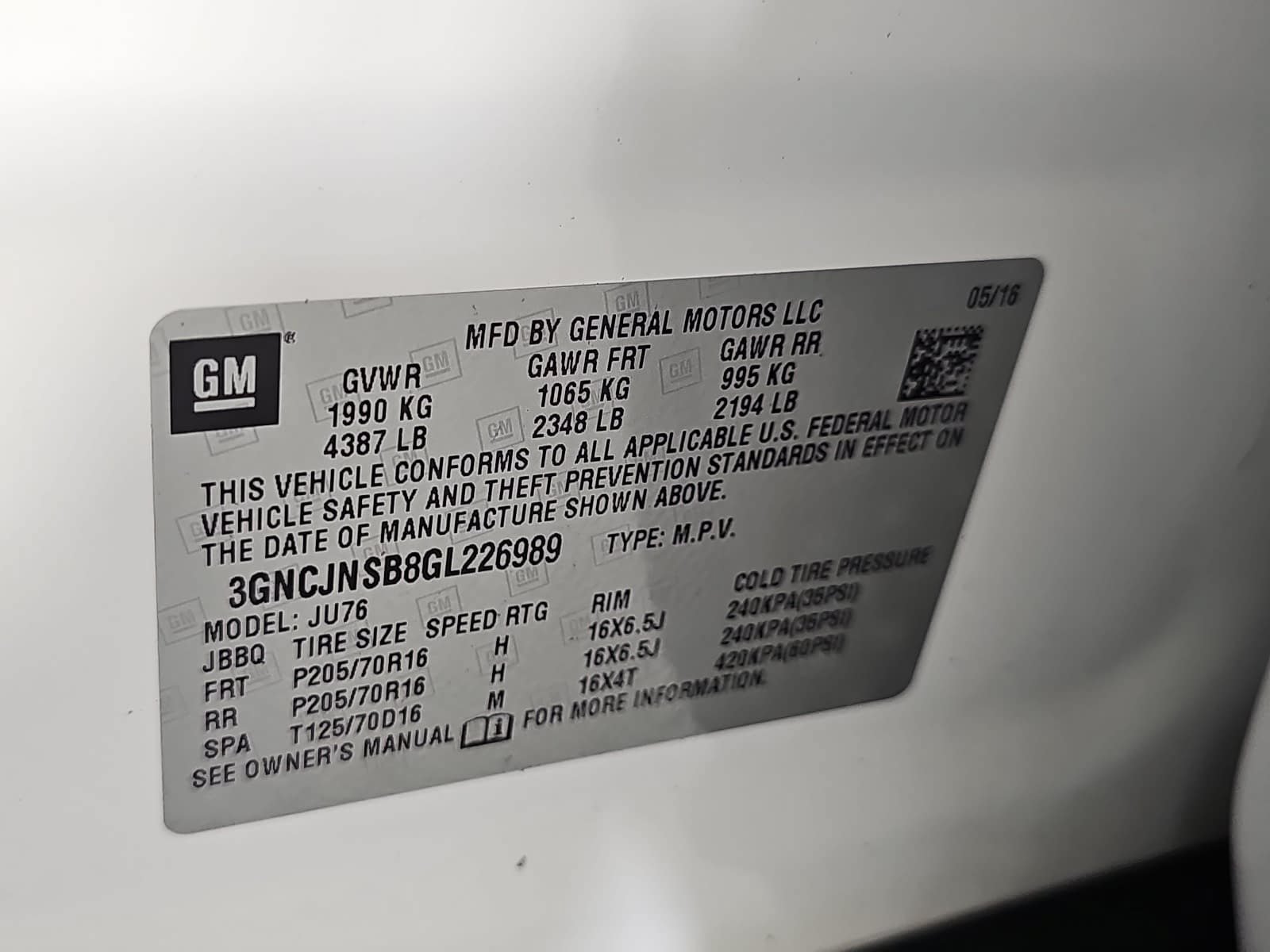 Used 2016 White Chevrolet LS image 30