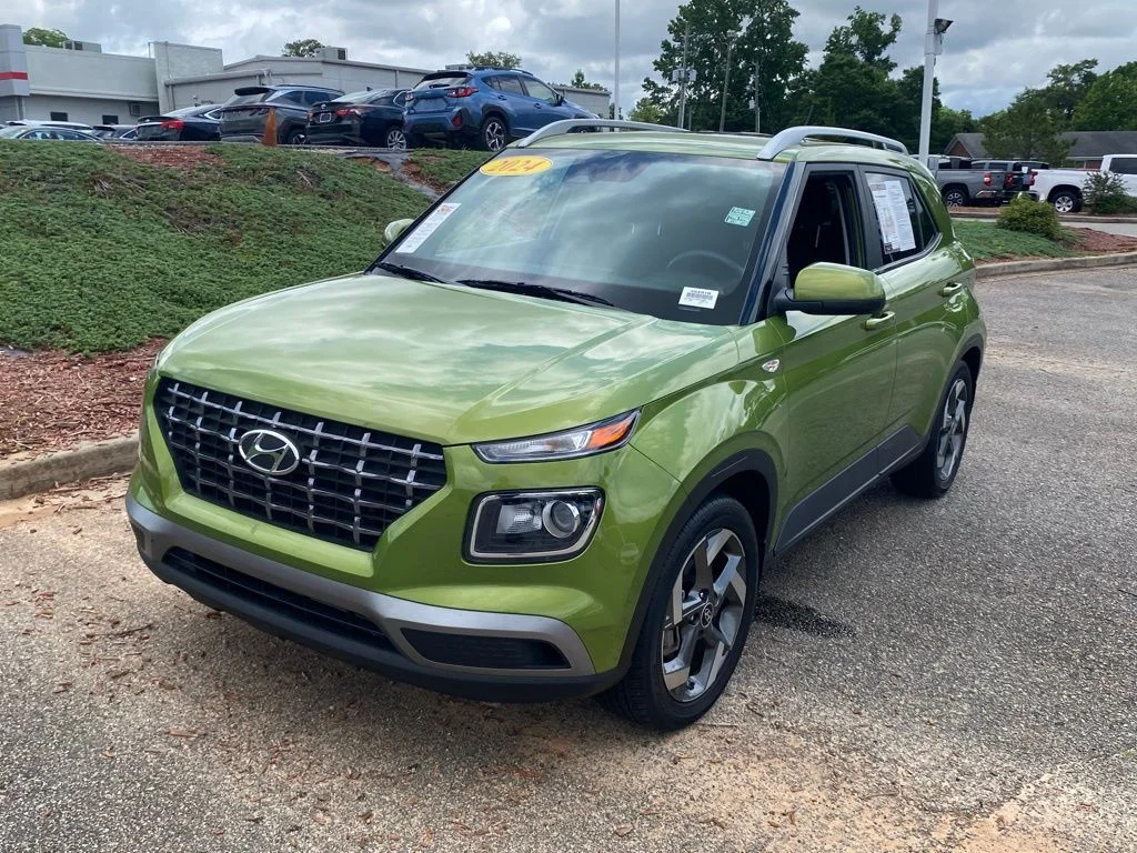 Used 2024 Green Hyundai SEL image 2