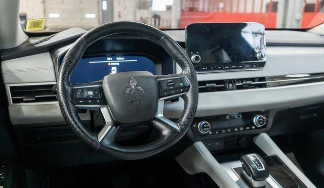 Used 2024 Black Mitsubishi  image 16