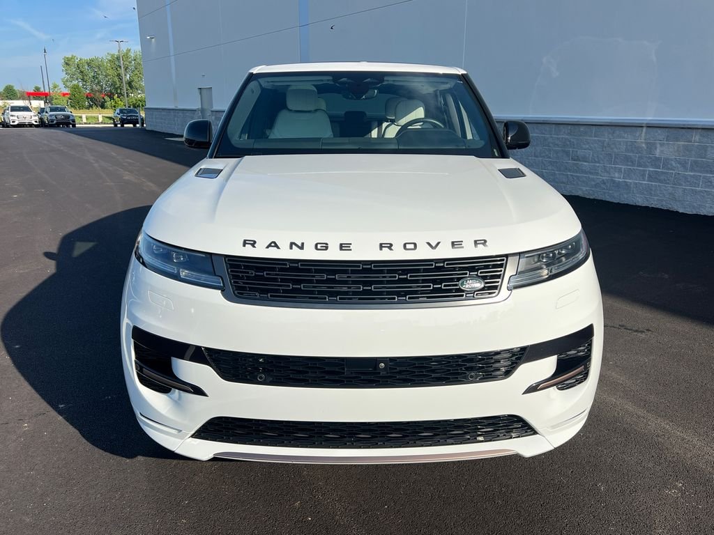 Used 2024 White Land Rover Dynamic SE image 3