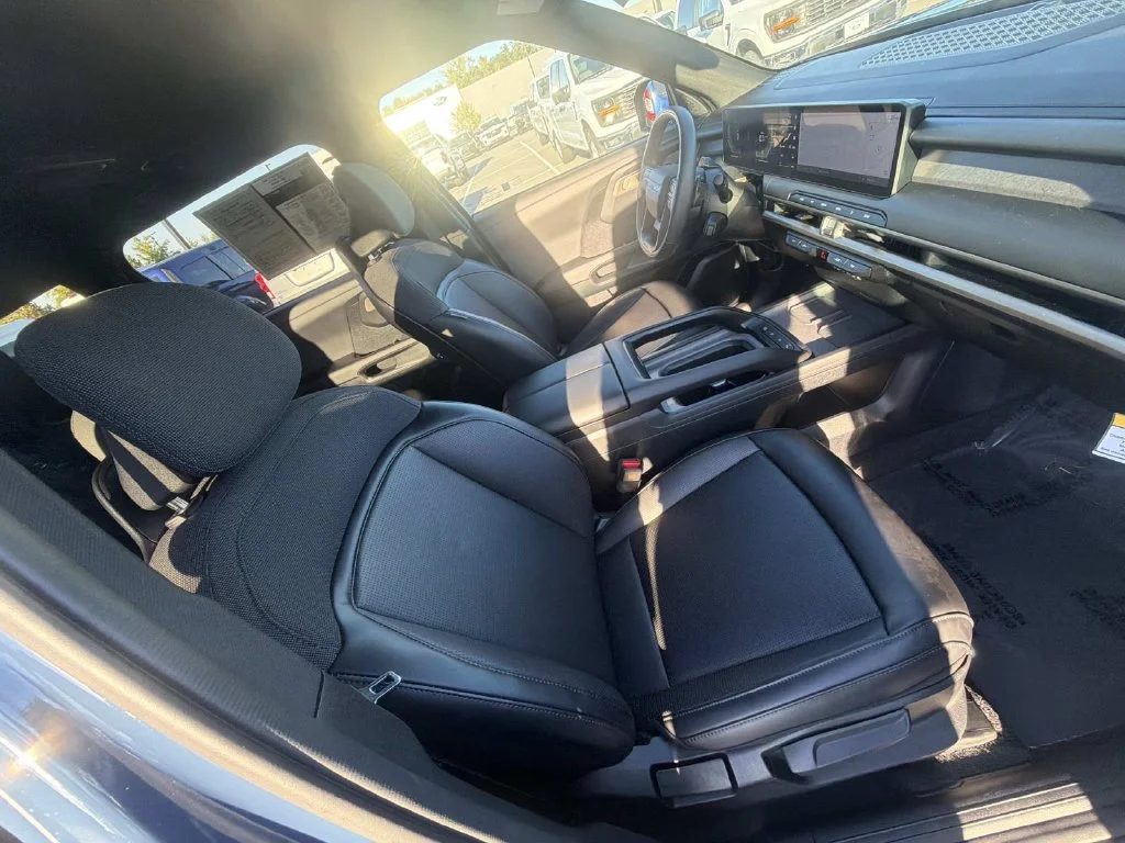 Used 2027 Black Kia S image 31