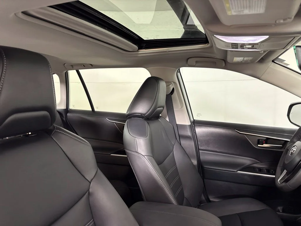 Used 2025 Silver Toyota XLE Premium image 18