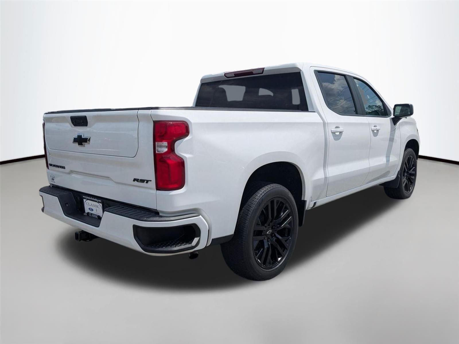 Used 2022 Summit White Chevrolet RST image 5