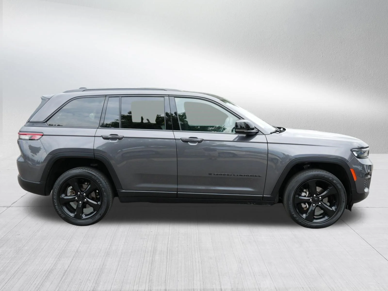Used 2023 Baltic Gray Metallic Clearcoat Jeep Altitude X image 8
