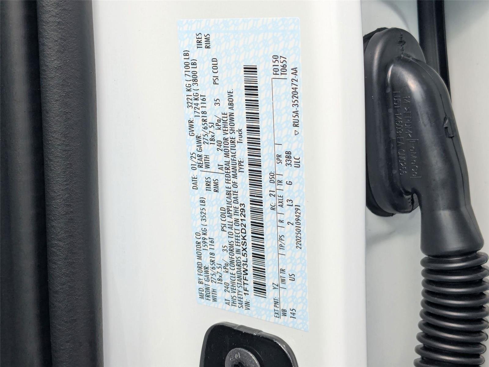 New 2025 Oxford White Ford XLT image 37