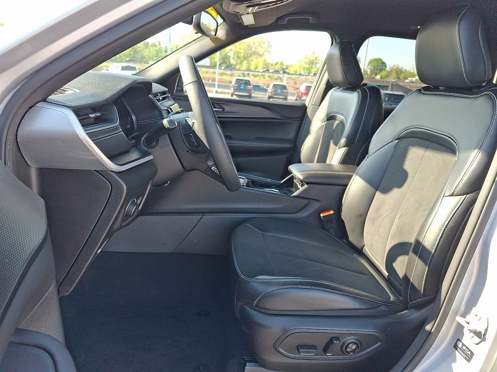 Used 2023 Silver Jeep Altitude X image 14
