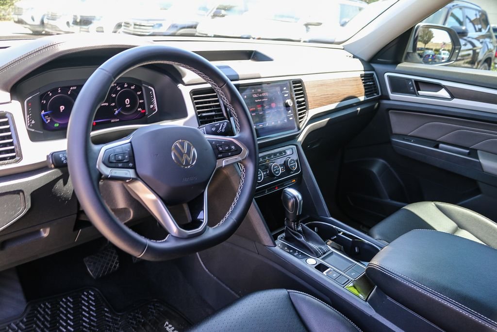 Used 2023 Silver Volkswagen 3.6L V6 SE w/Technology image 25
