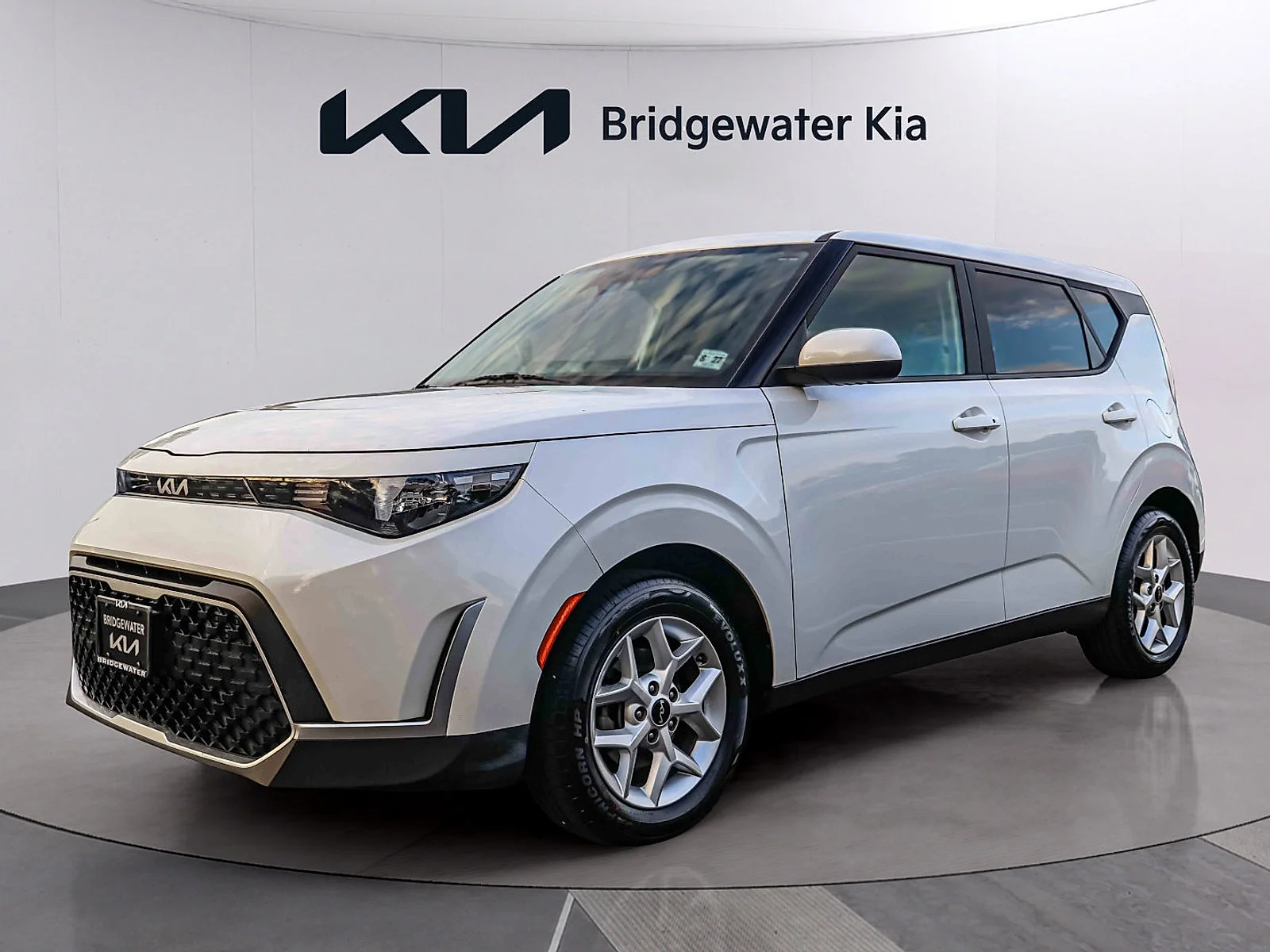 Certified Used 2023 Snow White Pearl Kia S image 3