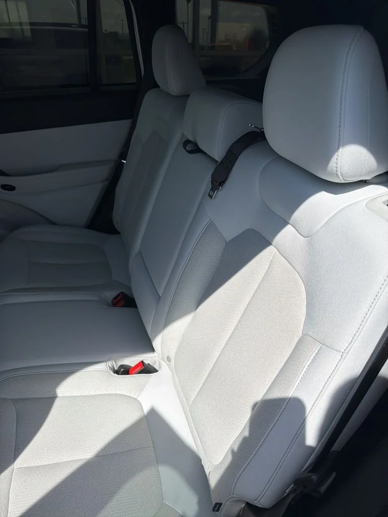 New 2026 Bright White Clear-Coat Exterior Paint Jeep Laredo image 25