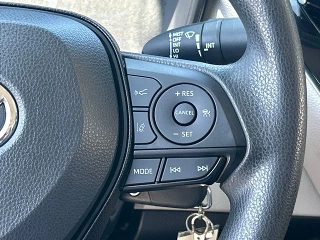 Used 2020 White Toyota LE image 38