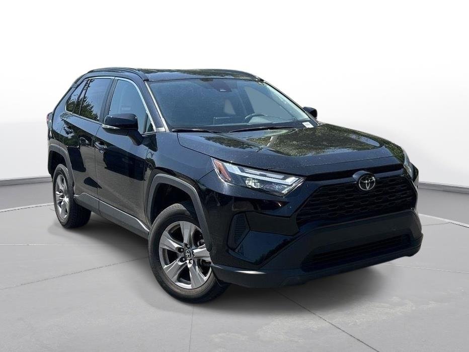 Used 2025 Midnight Black Metallic Toyota XLE image 4