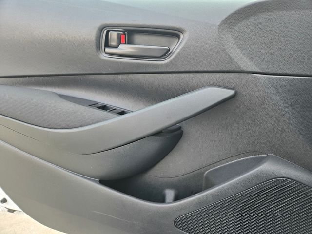 Used 2025 White Toyota LE image 17