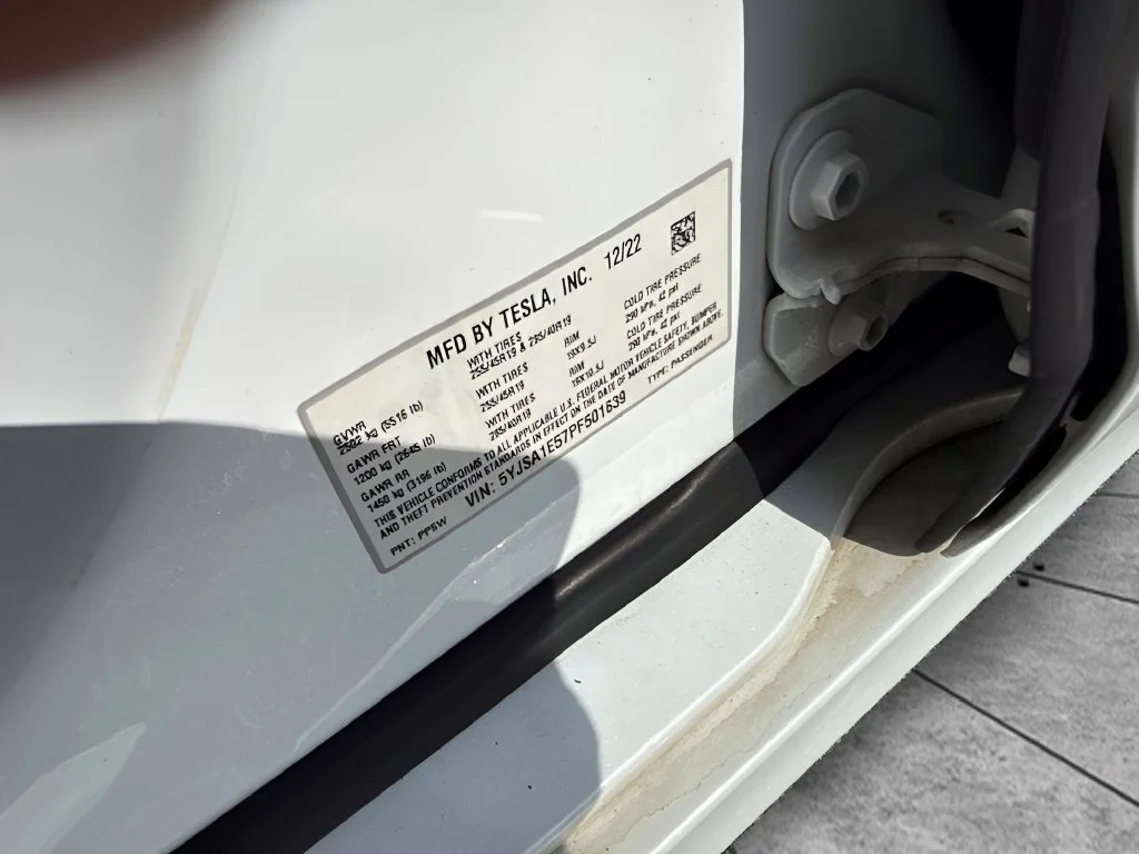 Used 2023 White Tesla Base image 29