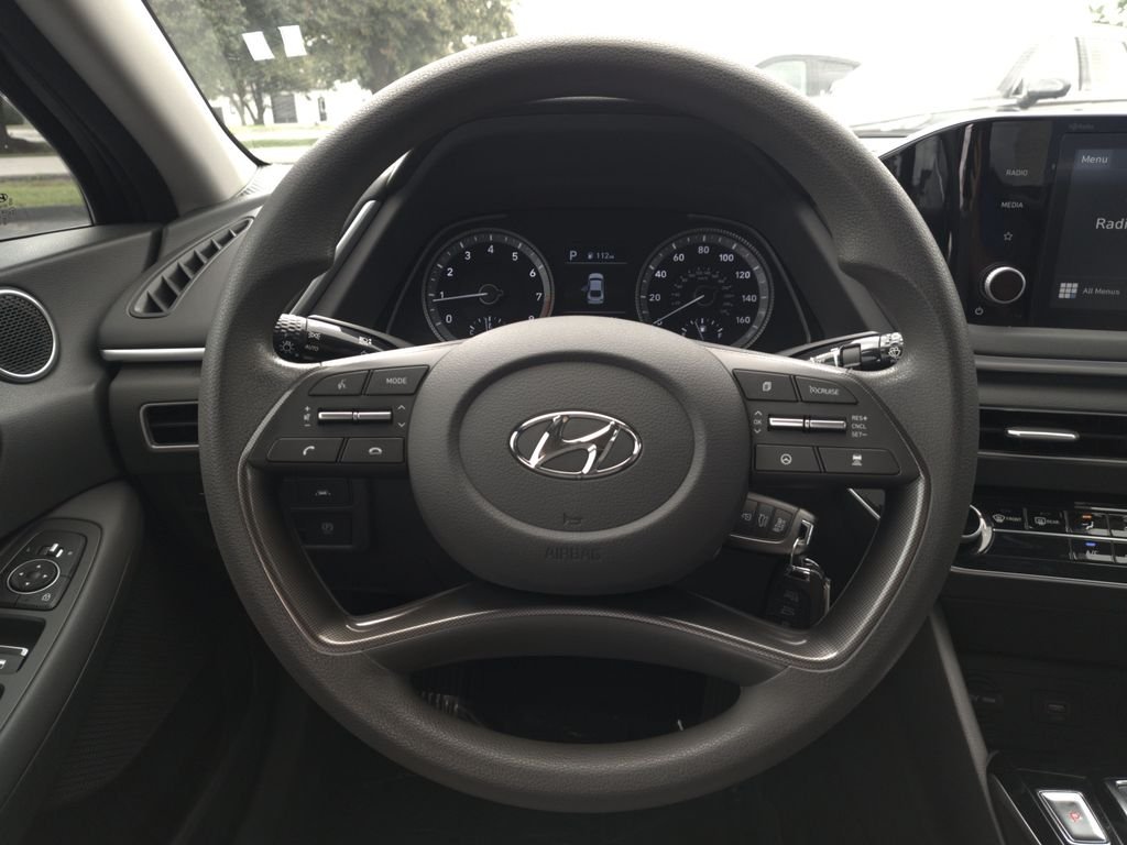 Used 2021 Black Hyundai SE image 17
