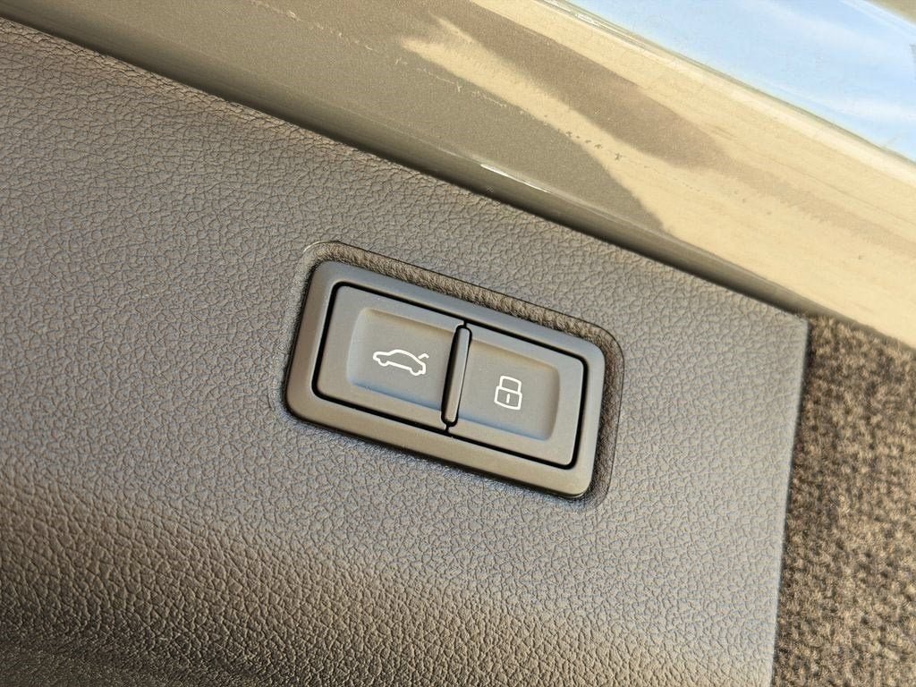 Used 2025 Gravity Gray Bentley Azure image 39