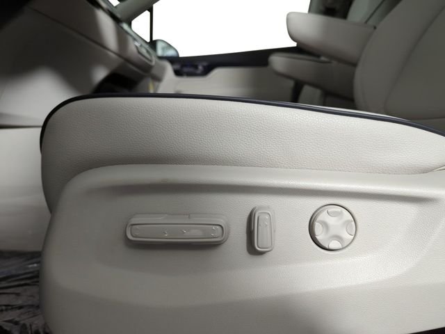 New 2026 Solar Silver Metallic Honda Touring image 14