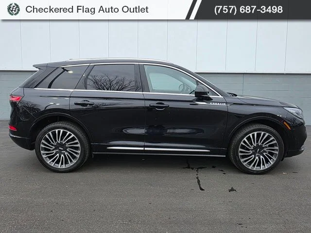 Used 2022 Black Metallic Lincoln Standard image 9