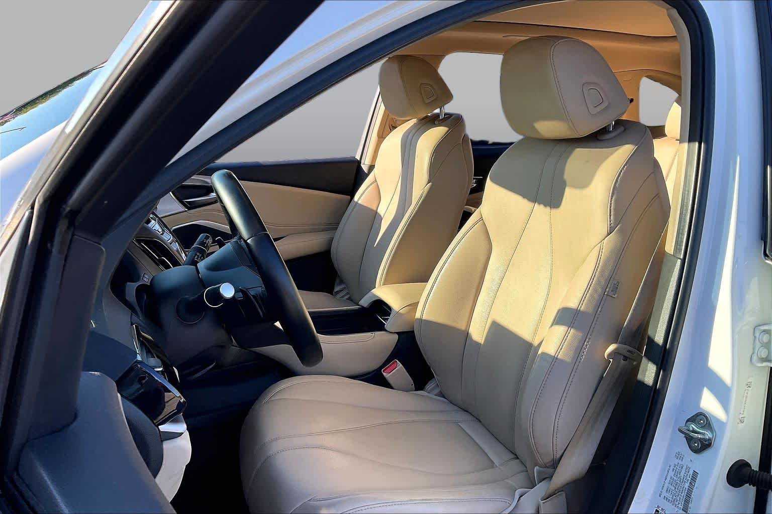 Certified Used 2019 White Diamond Pearl Acura SH-AWD image 8