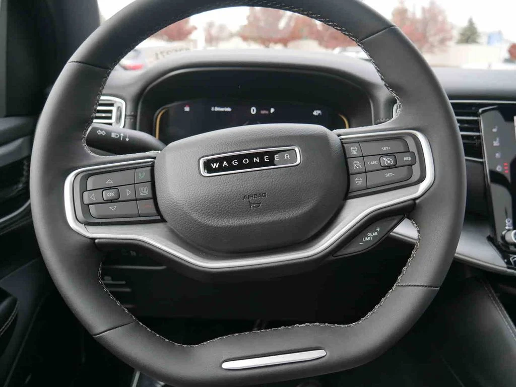 2025 Jeep Wagoneer L Series II - Photo 43