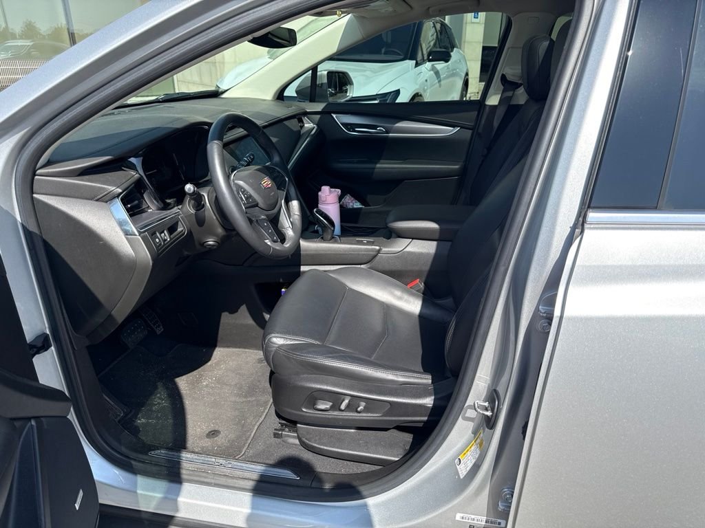 Used 2018 Silver Cadillac Luxury image 13