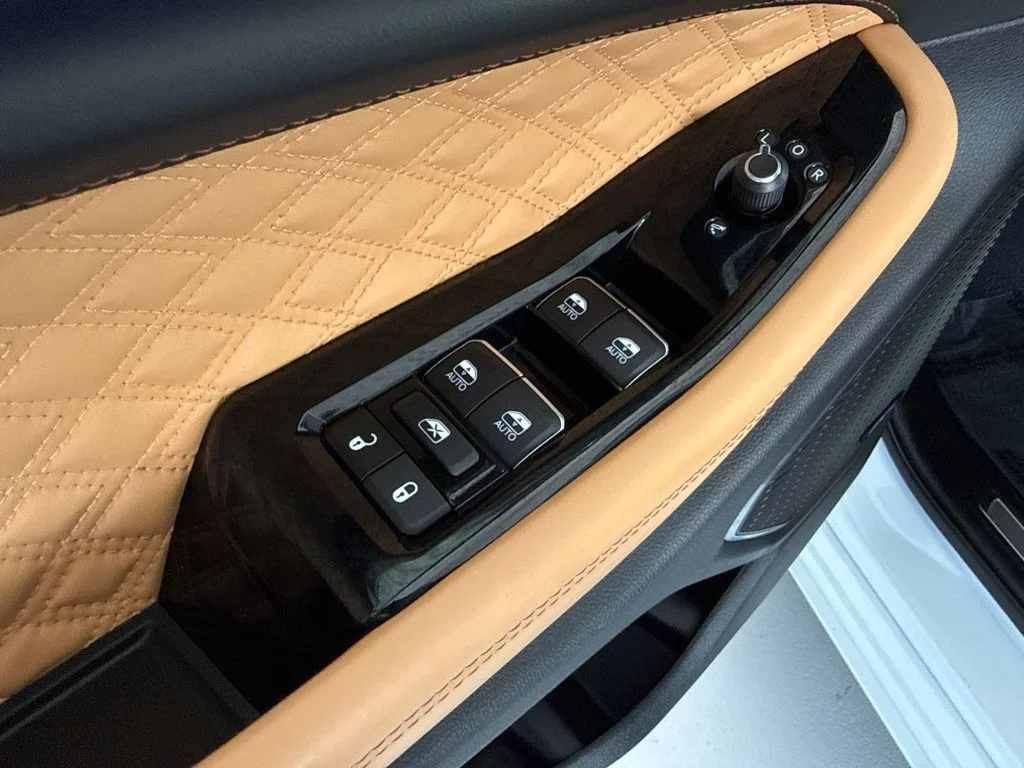 Used 2023 White Jeep Summit image 15