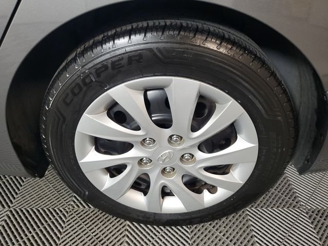 Used 2013 Gray Hyundai GLS image 9