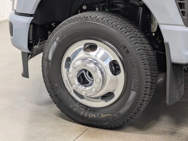 New 2026 Glacier Gray Metallic Tri-Coat Ford F-350® Platinum® image 41