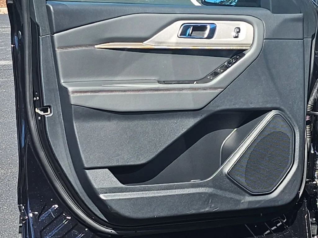 New 2027 Agate Black Metallic Ford Active image 34