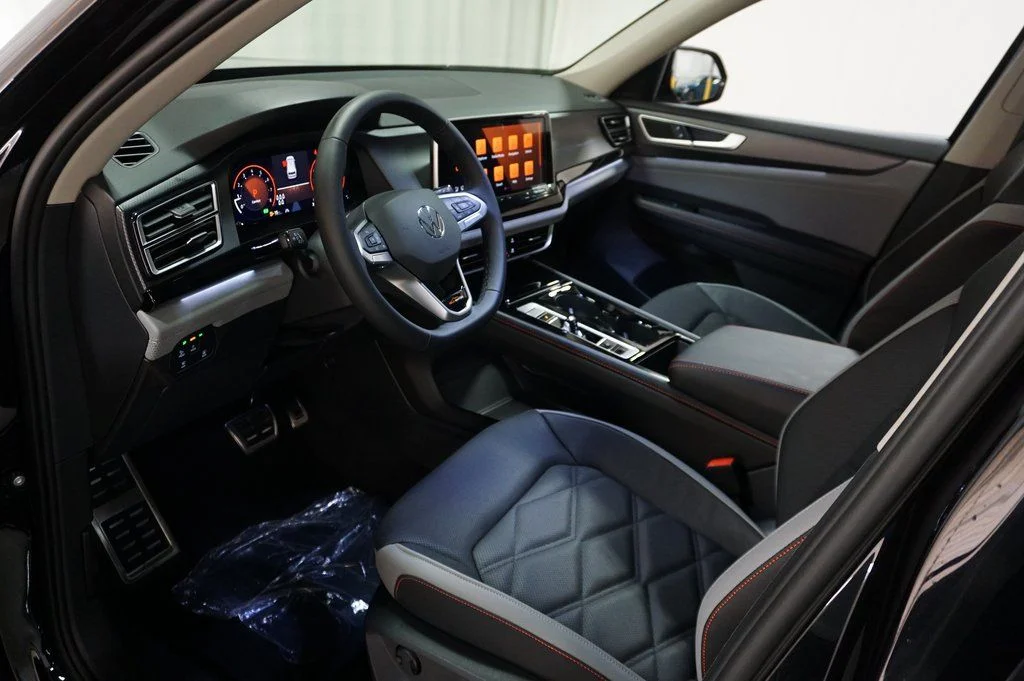 New 2026 Deep Black Volkswagen 2.0T Peak Edition image 9