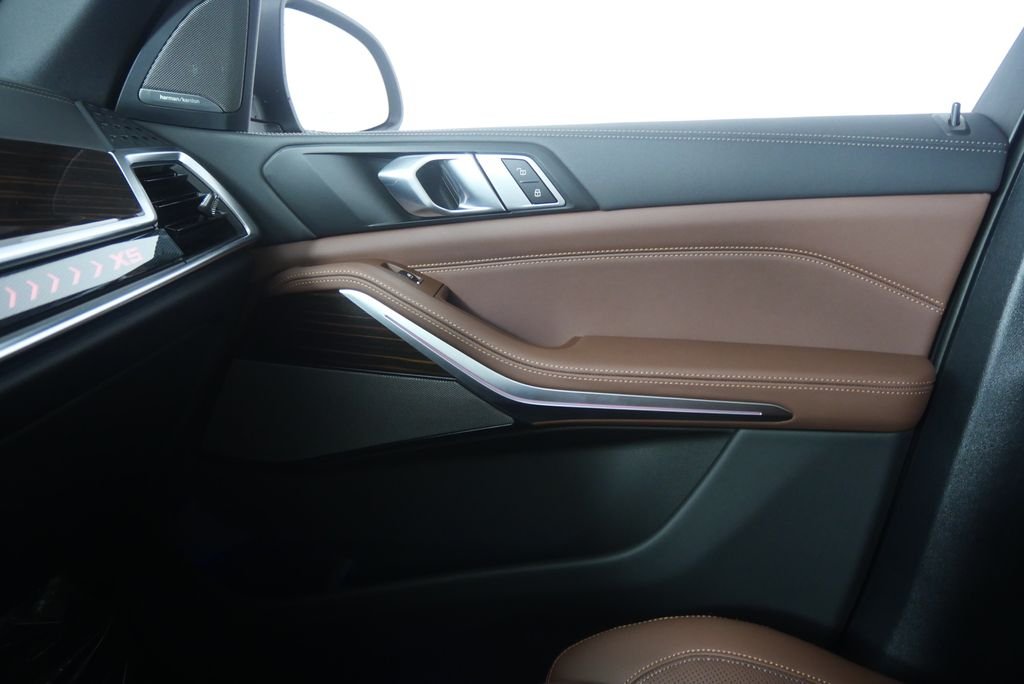 New 2026 Dravit Grey Metallic BMW xDrive40i image 23