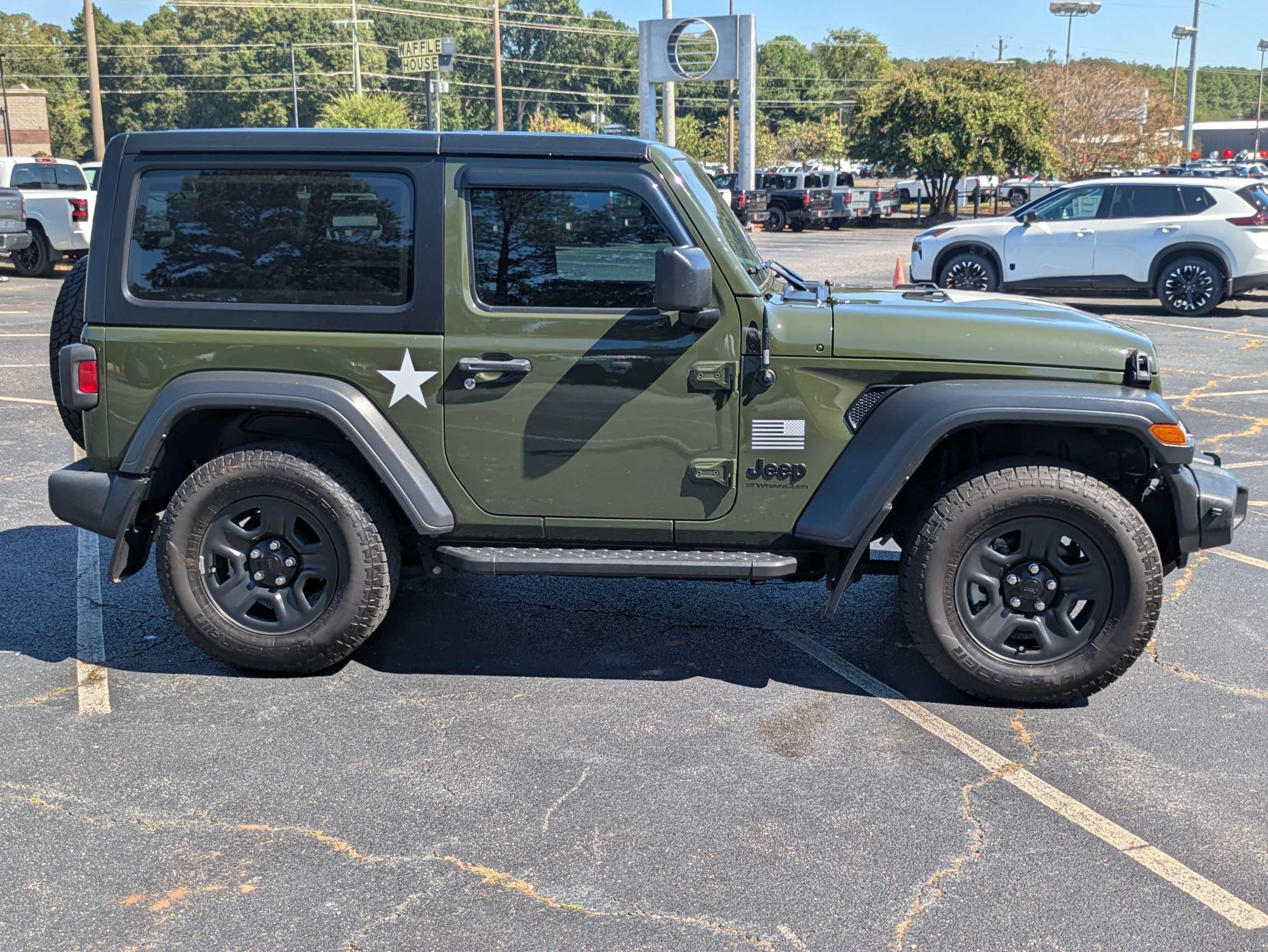 Used 2023 Green Jeep Sport image 3