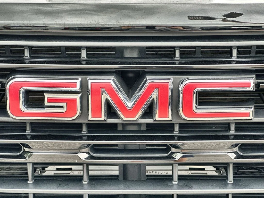 Certified Used 2025 Onyx Black GMC Elevation image 32