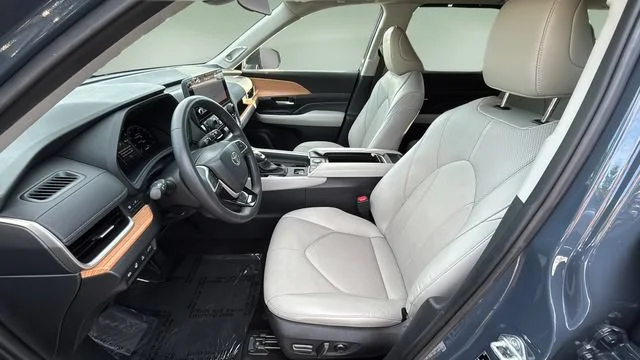 2024 Toyota Grand Highlander Limited - Photo 18