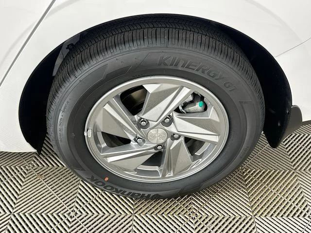 New 2026 Hyundai ELANTRA SE