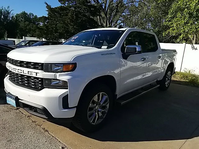 Used 2020 White Chevrolet Custom image 14
