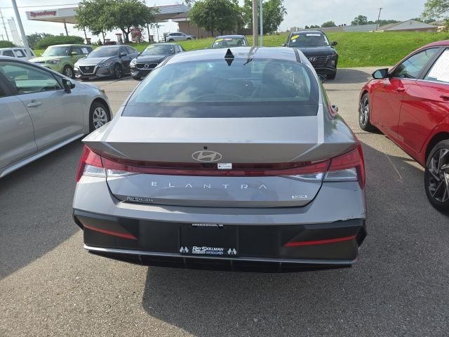 Used 2025 Metal Hyundai Limited image 3